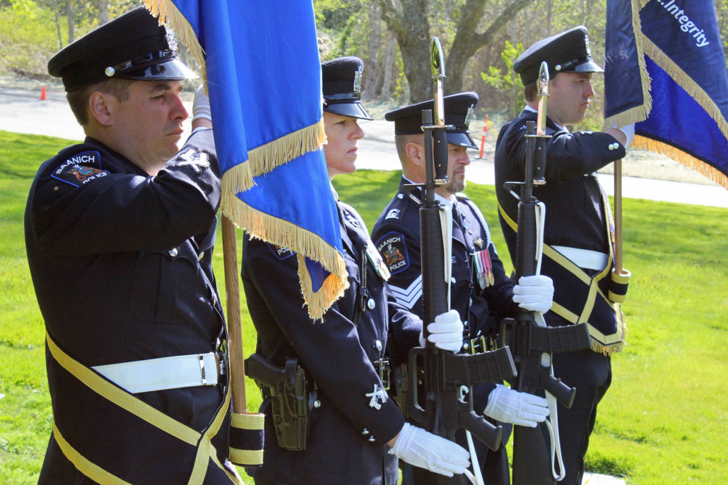 saanich police - formal uniform - salute fallen officer